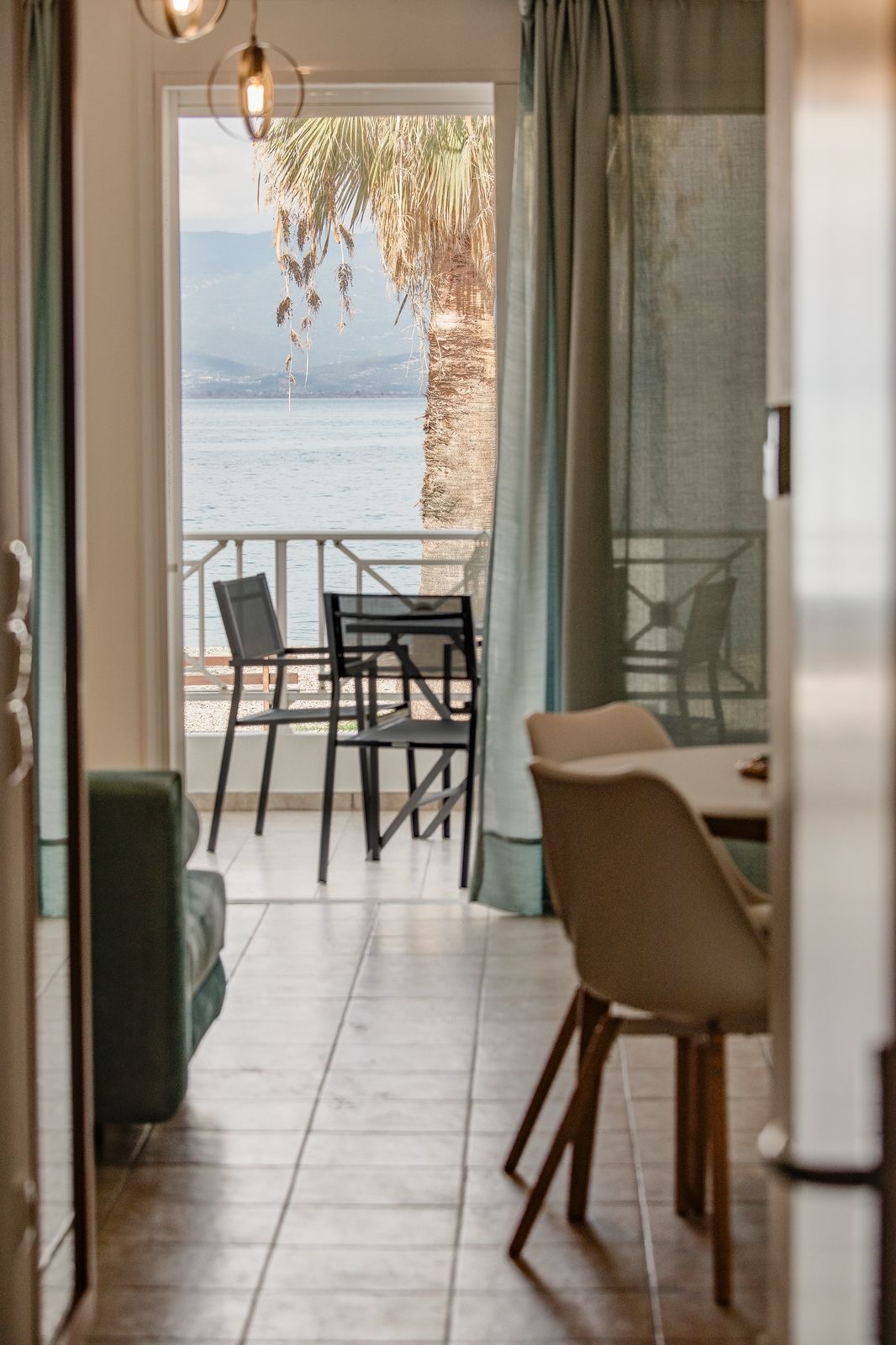 wave-2-seaside-apt-ninezerotwo_04