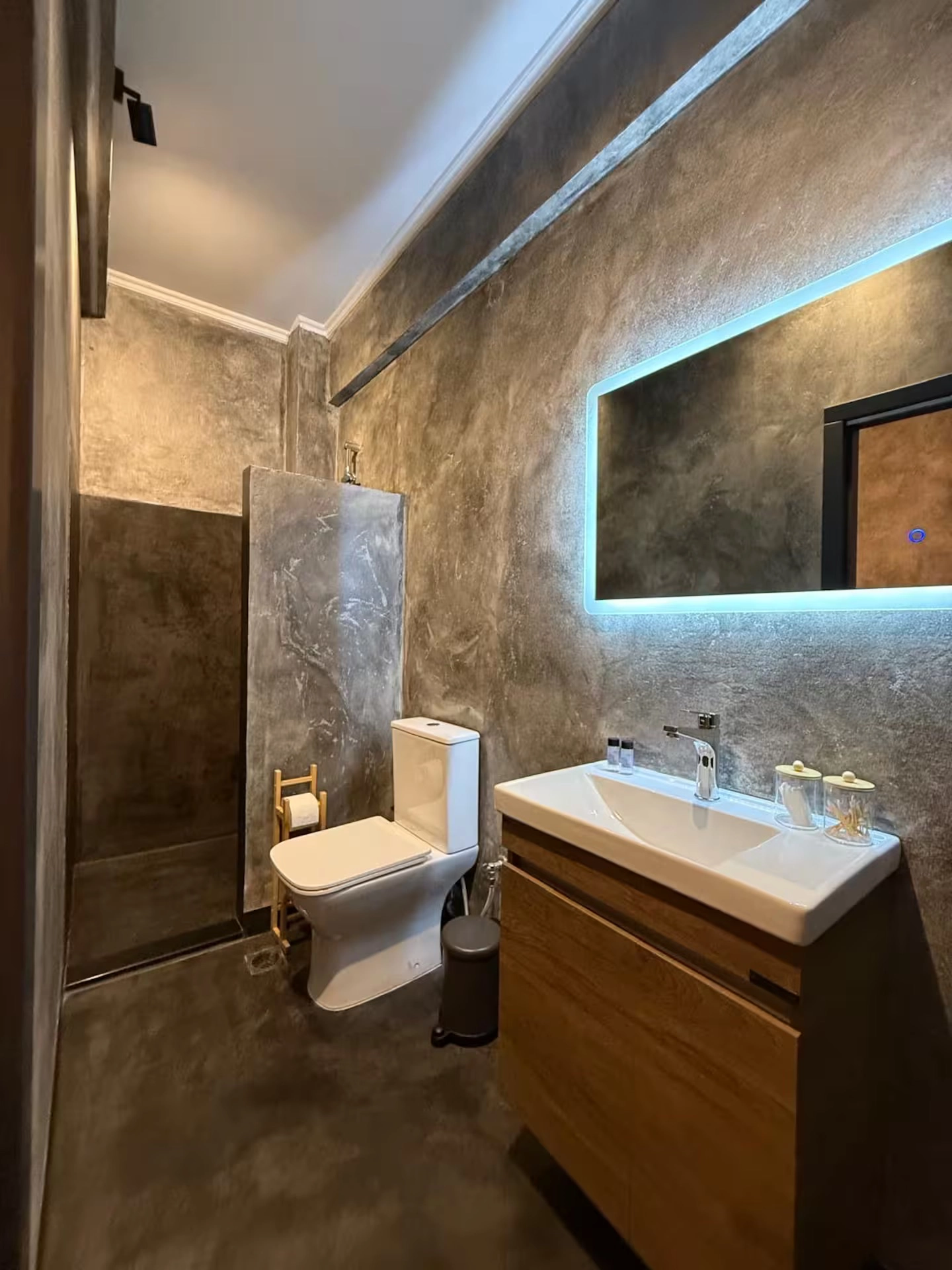 central-luxury-apt-ninezerotwo_12