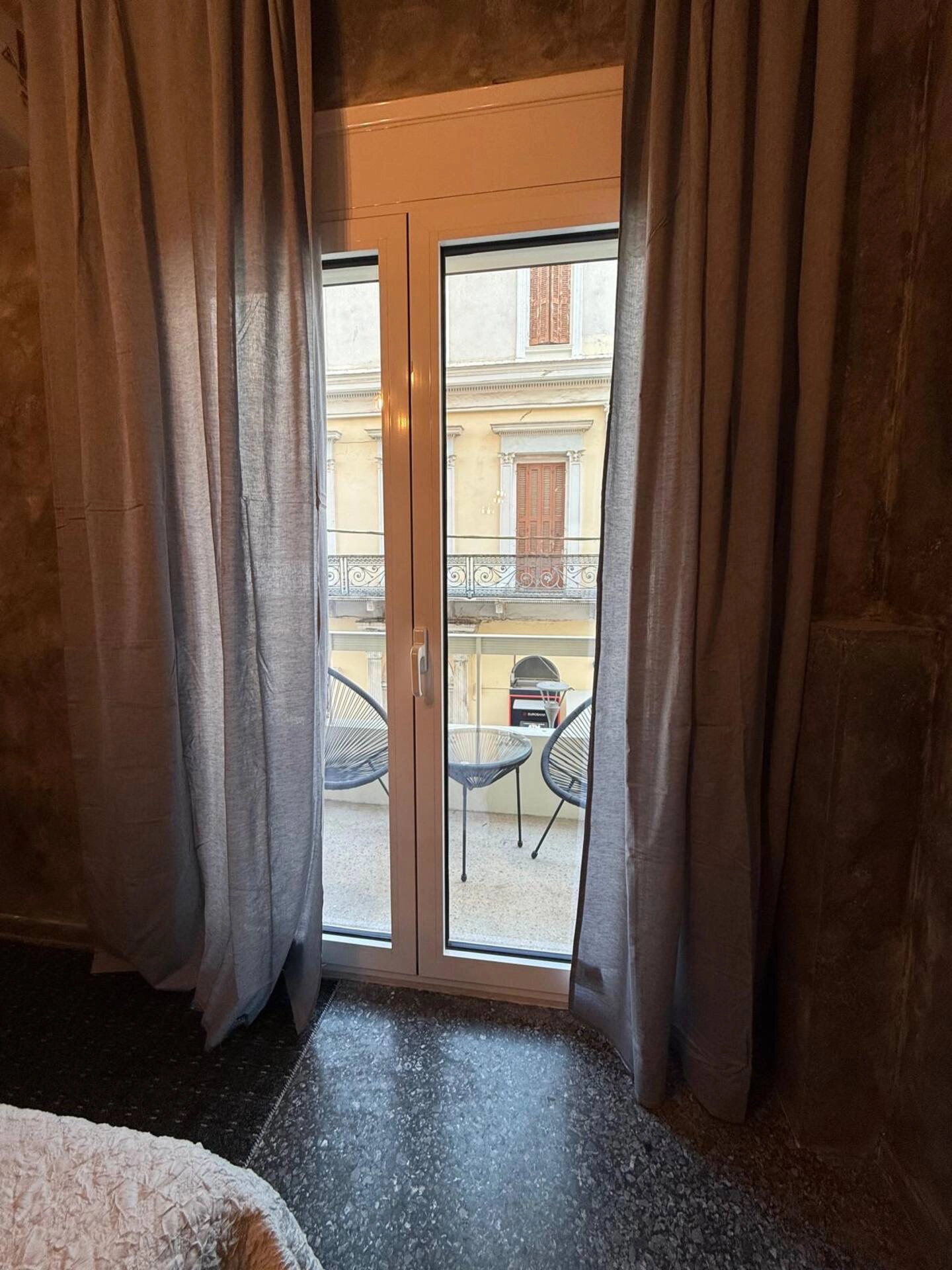central-luxury-apt-ninezerotwo_17